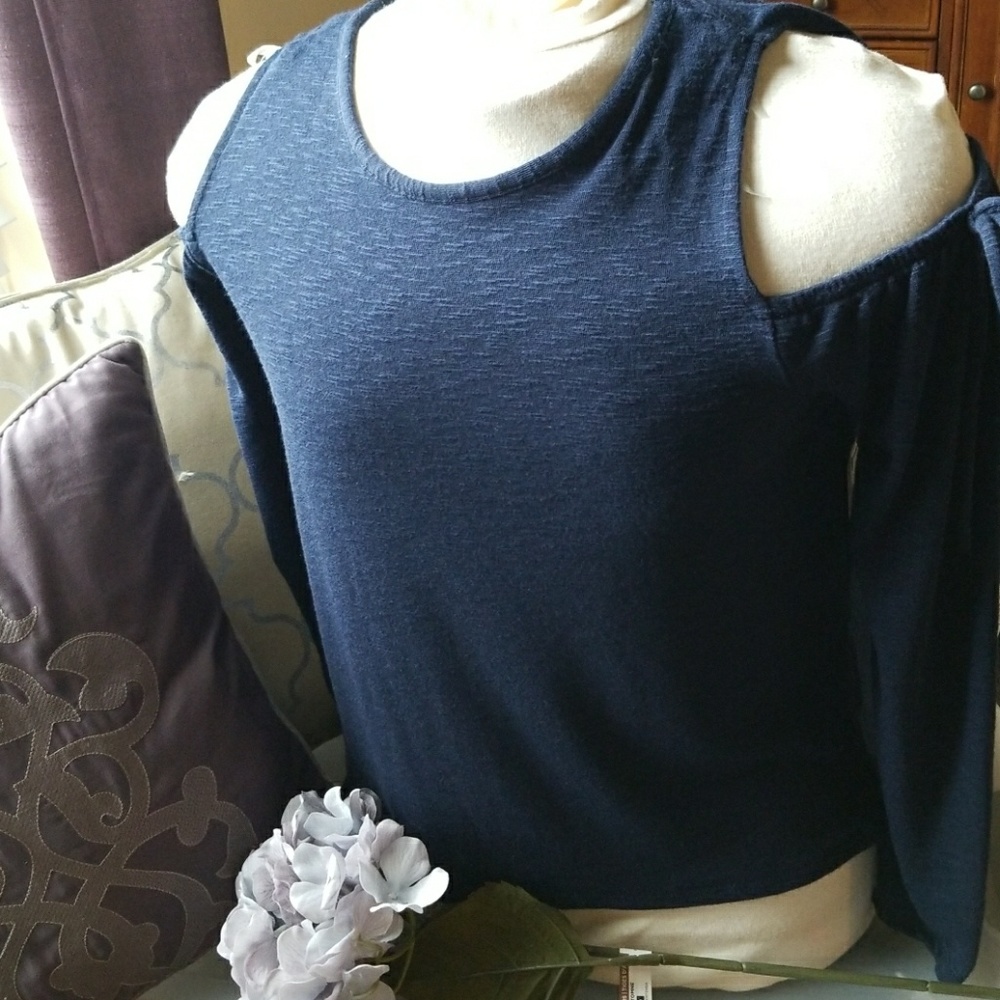 Cold Shoulder Tie Ruffle Top